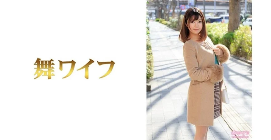 再婚後不熟悉男人且沒有血緣的家人對晨勃老二露出恍惚臉。就算隔著內褲也能感受濕悶的下體。用著不在意起床